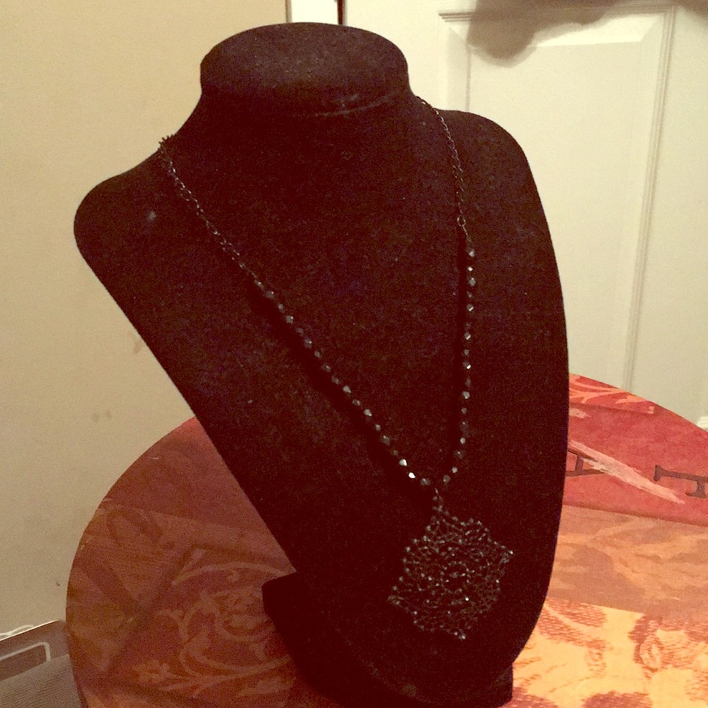 Simple floral pendent necklace